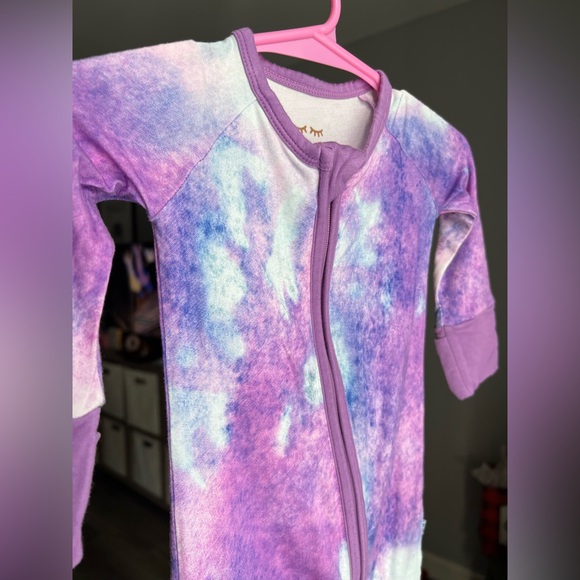 Little Sleepies Purple Watercolor Zippy Pajamas Size 0-3M VGUC - Picture 3 of 9